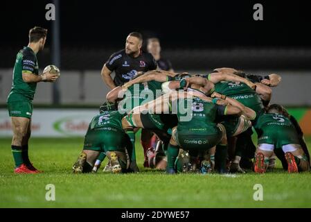 Galway, Irland. Dezember 2020. Ein Gedränge während des Guinness PRO14 Runde 9 Match zwischen Connacht Rugby und Ulster Rugby auf dem Sportplatz in Galway, Irland am 27. Dezember 2020 (Foto von Andrew SURMA/SIPA USA) Kredit: SIPA USA/Alamy Live News Stockfoto