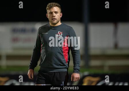 Galway, Irland. Dezember 2020. Ian Madigan von Ulster schaut während des Guinness PRO14 Runde 9 Spiels zwischen Connacht Rugby und Ulster Rugby auf dem Sportplatz in Galway, Irland am 27. Dezember 2020 (Foto von Andrew SURMA/SIPA USA) Kredit: SIPA USA/Alamy Live News Stockfoto