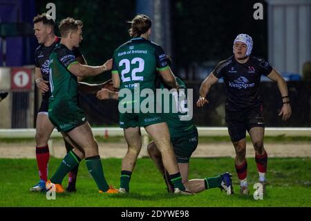 Galway, Irland. Dezember 2020. Connacht Spieler feiern Scoring während der Guinness PRO14 Runde 9 Spiel zwischen Connacht Rugby und Ulster Rugby auf dem Sportplatz in Galway, Irland am 27. Dezember 2020 (Foto von Andrew SURMA/SIPA USA) Kredit: SIPA USA/Alamy Live News Stockfoto