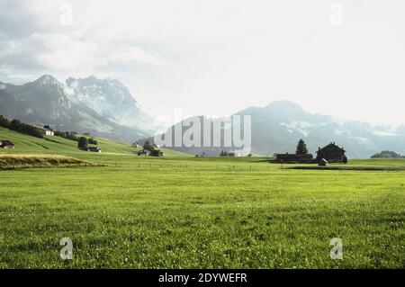 Idyllisch abgelegene Bauernhöfe in malerischen Alpstein Appenzeller Bergen Landschaft Innerrhoden in der Schweiz Stockfoto