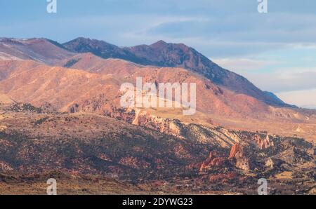 Fernsicht auf die Rocky Mountains und den Garten der Götter vom Cheyenne Mountain Stockfoto
