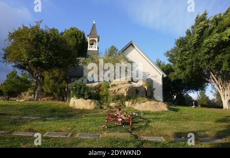 Chatsworth, California, USA 25. Dezember 2020 EINE Gesamtansicht der Kapelle im Oakwood Memorial Park und Friedhof am 25. Dezember 2020 in Chatsworth, California, USA. Foto von Barry King/Alamy Stockfoto Stockfoto