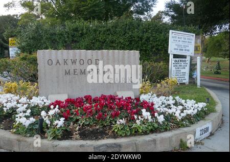 Chatsworth, California, USA 25. Dezember 2020 EINE Gesamtansicht des Oakwood Memorial Parks und Friedhofs am 25. Dezember 2020 in Chatsworth, Kalifornien, USA. Foto von Barry King/Alamy Stockfoto Stockfoto