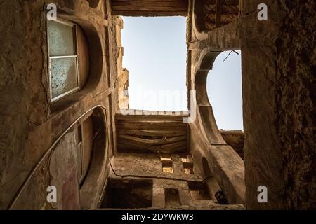 Ruine Building in der Nähe von Tarout Castle, Qatif, Saudi-Arabien. Stockfoto