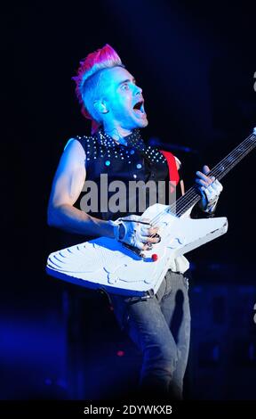 MIAMI BEACH, FL - APRIL 27: Jared Leto von 30 Sekunden Mars tritt am Fillmore Miami Beach am 27. April 2010 in Miami Beach, Florida Menschen; Jared Leto Kredit: Hoo-Me / MediaPunch Stockfoto