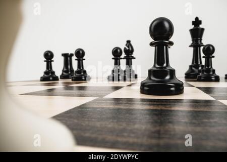 Macro photo of chess pieces on a chess board Stockfoto