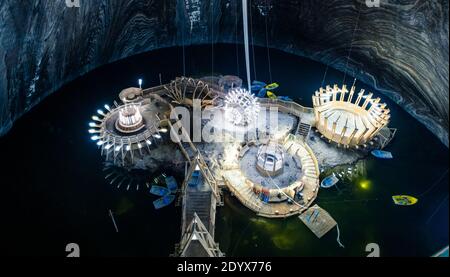 Turda, Rumänien - 27. oktober 2019: Beliebtes touristisches Salzbergwerk in Rumänien Stockfoto