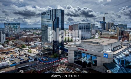 Blick auf den Centenary Square über Birmingham. Stockfoto