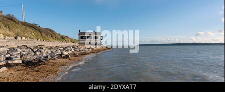 The Old Coastguard Watch House at Lepe Beach, Lepe, New Forest, Hampshire, England, Großbritannien Stockfoto