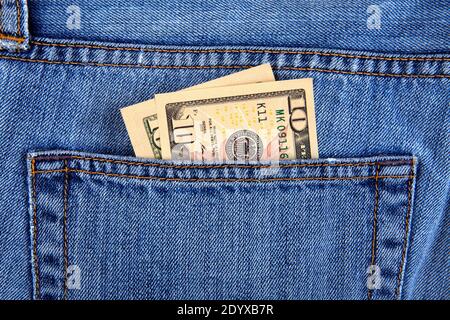 Dollar in der Tasche der Jeans Nahaufnahme Stockfoto