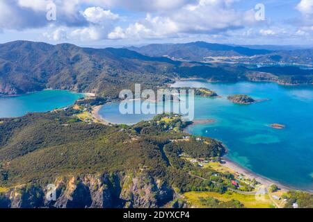 Luftaufnahme der Kaimarama Bucht an der Bucht der Inseln Neuseeland Stockfoto