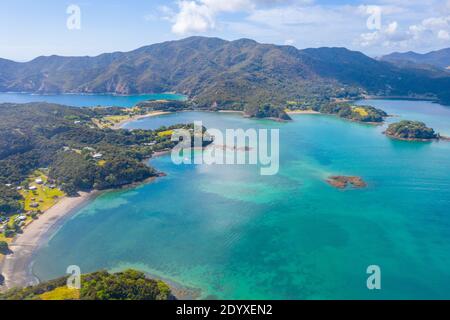 Luftaufnahme der Kaimarama Bucht an der Bucht der Inseln Neuseeland Stockfoto