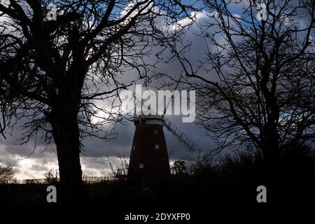 Thaxted Essex England Großbritannien. John Webbs Windmill  Dezember 2020 John Webb’s oder Lowe’s Mill ist eine in der Klasse II* gelistete [1] Turmmühle in Thaxted, Essex, England Stockfoto