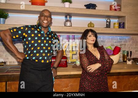 Leeds UK, 21. September 2020: Der britische TV-Moderator und Küchenchef Ainsley Harriott und der britische Komiker und Autor Shappi Khorsandi am Set einer Live-TV s Stockfoto