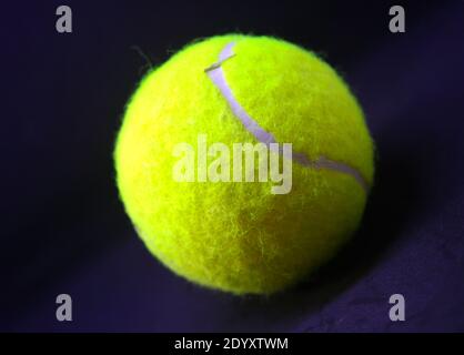 Tennisball Mit Schwarzem Hintergrund Stockfoto