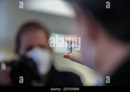 Palermo, Italien. Dezember 2020. Impftag in Italien, in der gleichen Zeit erste Schüsse von Pfizer Impfstoff werden geimpft, um medizinische Fachkräfte. (Foto: Antonio Melita/Pacific Press/Sipa USA) Quelle: SIPA USA/Alamy Live News Stockfoto