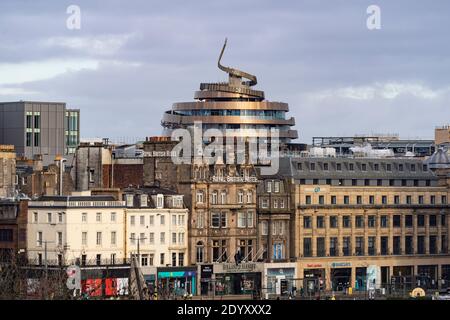 Blick auf die moderne Architektur des W-Hoteldachs im neuen St James Quarter, Edinburgh, Schottland, Großbritannien Stockfoto