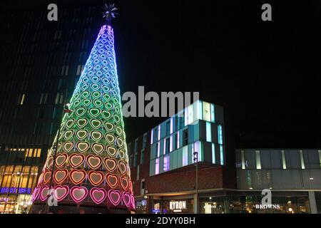 Love Hearts Christmas Tree Illumination - Bar Hutte, Liverpool One Shopping Centre Stockfoto