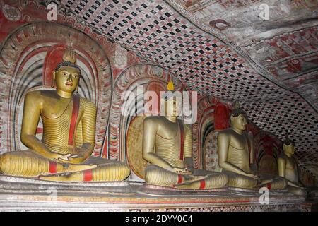 Buddhas Statuen In Lotus Position Dambulla Cave Temple, Sri Lanka Stockfoto