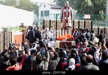 Der Innenminister der indischen Union Amit Shah enthüllt eine lebensgroße Statue des verstorbenen Arun Jaitley im Arun Jaitley-Stadion, Feroz Shah Kotla Ground. Arun Jaitley war Delhi und District Cricket Association (DDCA) Präsident für 13 Jahre. Stockfoto