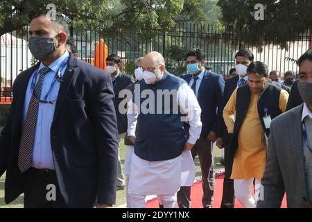 Der Innenminister der indischen Union, Amit Shah, kommt während der Enthüllungsfunktion einer lebensgroßen Statue des verstorbenen Arun Jaitley im Arun Jaitley Stadion, Feroz Shah Kotla Boden. Arun Jaitley war Delhi und District Cricket Association (DDCA) Präsident für 13 Jahre. Stockfoto