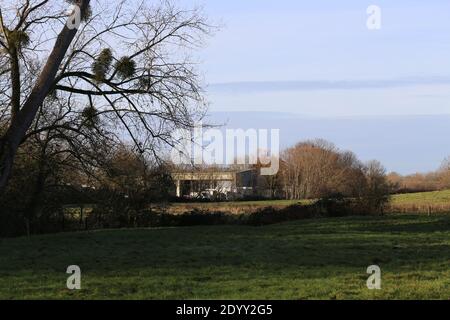 Ländliche Landschaften, aufgenommen auf einem lokalen Bauernhof neben einem öffentlichen Fußweg Winter 2020 Stockfoto