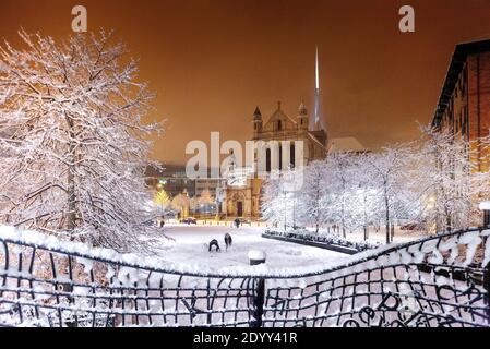 St Anne's Cathedral im Schnee, Belfast Stockfoto