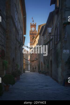 Pienza, Dom Santa Maria Assunta Kirchenfassade in Toskana, Italien, Europa Stockfoto