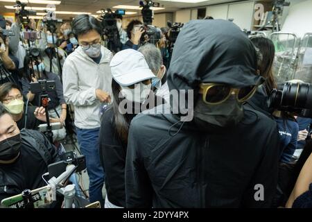 Hongkong, China. Dezember 2020. Familienangehörige von im Festland China inhaftierten Pro-Demokratie-Aktivisten halten eine Pressekonferenz ab.das chinesische Gericht hat gegen zehn von zwölf Hongkonger Aktivisten, die nach einem gescheiterten Versuch, mit einem Schnellboot nach Taiwan zu fliehen, inhaftiert wurden, ein Gerichtsverfahren eingeleitet. Kredit: SOPA Images Limited/Alamy Live Nachrichten Stockfoto