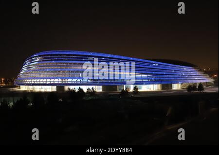 (201228) -- PEKING, 28. Dezember 2020 (Xinhua) -- das Foto vom 15. Dezember 2020 zeigt die National Speed Skating Hall, den Austragungsort für Eisschnelllauf-Veranstaltungen der Olympischen Winterspiele 2022, auch bekannt als "Ice Ribbon", in Peking, der Hauptstadt Chinas. Trotz der Herausforderungen, die durch die COVID-19-Pandemie mit sich gebracht wurden, sind Chinas Vorbereitungen für die Olympischen Winterspiele 2022 stetig vorangeschritten. Der Bau aller Wettkampfstätten und der dazugehörigen Infrastruktur wird bis Ende dieses Jahres abgeschlossen sein. In den letzten Monaten gab es eine Reihe von Meilensteinen, wie die Einführung eines globalen Wettbewerbs für die m Stockfoto