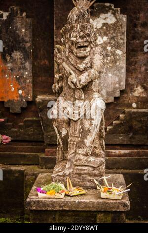 Dvarapala (Torhüter) am Eingang des Batukaru-Tempels Stockfoto