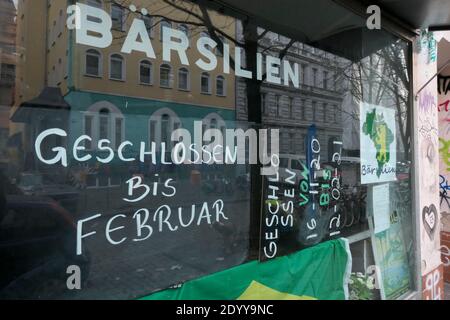 Lockdown Berlin während der Corona-Pandemie, Geschlossene Bar, Kreuzberg, Baersilien, Kreuzberg, Berlin Stockfoto