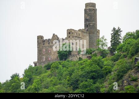 Schloss Maus an der Rheinschlucht bei Sankt Goarshausen in Rheinland-Pfalz Stockfoto