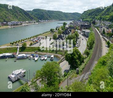 Hochwinkelansicht von Sankt Goar an der Rheinschlucht in Rheinland-Pfalz, Deutschland Stockfoto