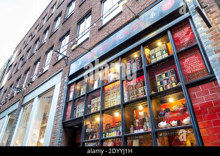 Außenansicht des Tea House in der Neal Street, Covent Garden, London, Großbritannien Stockfoto