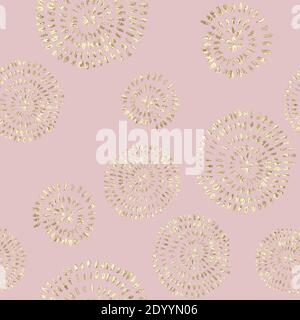 Abstraktes Nahtloses Muster mit golden glitzernder Acrylfarbe runde Spiralkreise auf pastellrosa Hintergrund. Handgezeichnete Glitzer Spiralen endlos Text Stockfoto