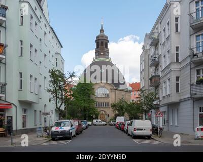 BERLIN, DEUTSCHLAND - 14. JUNI 2020: Queen Louise Gedächtniskirche in Berlin, Deutschland im Sommer Stockfoto