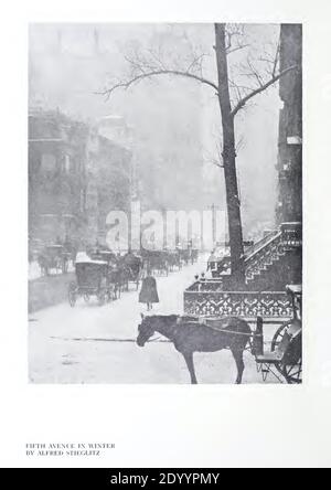 Vintage-Foto von 1892 mit dem Titel Fifth Avenue in Winter By Alfred Stieglitz Stockfoto