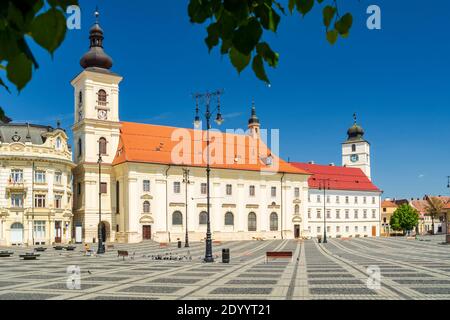 Panorama von Sibiu, Siebenbürgen, Rumänien, Hauptplatz der Stadt an einem sonnigen Tag Stockfoto