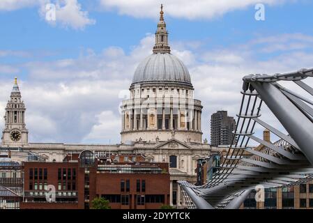 London, Großbritannien - 20. April 2020: St Paul's Cathedral in London, Großbritannien. Stockfoto