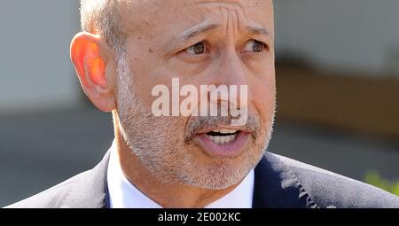 Lloyd Blankfein, Chairman und CEO von Goldman Sachs, spricht nach einem Treffen des Financial Services Forum mit US-Präsident Barack Obama im Weißen Haus in Washington, DC, USA am 2. Oktober 2013, am zweiten Tag des Regierungsstillstands. Foto von Olivier Douliery/ABACAPRESS.COM Stockfoto