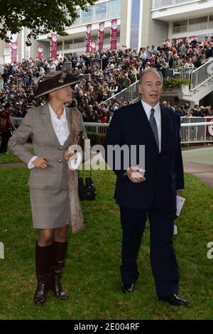 Zahra Aga Khan und ihr Vater, ismaelischer Führer und Rennpferd-Besitzer Prinz Karim Aga Khan, besuchen Qatar Prix de l'Arc de Triomphe auf der Rennbahn Longchamp in Paris, Frankreich, am 6. Oktober 2013. Foto von Ammar Abd Rabbo/ABACAPRESS.COM Stockfoto