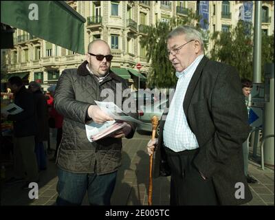 Philippe Vardon, Präsident der französischen rechtsextremen Gruppe "Nissa Rebela - Bloc identitaire" am 30. September 2013 auf dem Markt in Nizza, Frankreich. Foto von Renaud Khanh/ABACAPRESS.COM Stockfoto