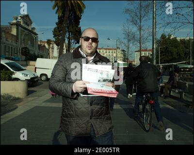 Philippe Vardon, Präsident der französischen rechtsextremen Gruppe "Nissa Rebela - Bloc identitaire" am 30. September 2013 auf dem Markt in Nizza, Frankreich. Foto von Renaud Khanh/ABACAPRESS.COM Stockfoto