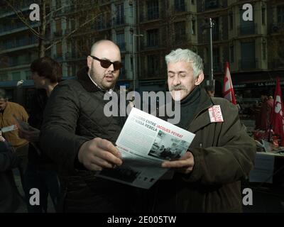 Philippe Vardon, Präsident der französischen rechtsextremen Gruppe "Nissa Rebela - Bloc identitaire" am 30. September 2013 auf dem Markt in Nizza, Frankreich. Foto von Renaud Khanh/ABACAPRESS.COM Stockfoto