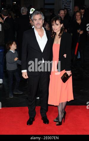 Regisseur Alfonso Cueron und Sheherazade Goldsmith bei der Premiere des Films Gravity im Rahmen des 57. BFI London Film Festival am Odeon Leicester Square in London, Großbritannien, am 10. Oktober 2013. Foto von Aurore Marechal/ABACAPRESS.COM Stockfoto