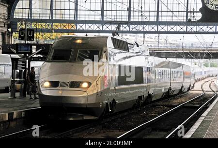 TGV-Zug in Bordeaux Bahnhof Saint-Jean, Bordeaux, Gironde, Nouvelle Aquitaine, Frankreich Stockfoto