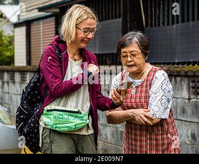 Culture Clash gelöst in Übersetzung, Nishiizu-Cho, Japan Stockfoto