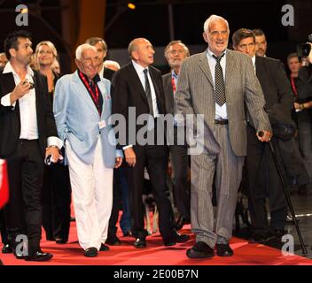 Paul Belmondo, seine Frau Luana Belmondo, Jean-Paul Belmondo, Charles Gerard bei der Eröffnungsfeier des 5. Lumiere Film Festivals und der Hommage an den französischen Schauspieler Jean-Paul Belmondo am 14. Oktober 2013 in Lyon, Frankreich. Foto von Vincent Dargent/ABACAPRESS.COM Stockfoto