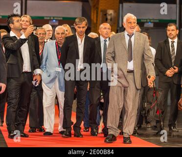 Paul Belmondo, seine Frau Luana Belmondo, Jean-Paul Belmondo, Charles Gerard bei der Eröffnungsfeier des 5. Lumiere Film Festivals und der Hommage an den französischen Schauspieler Jean-Paul Belmondo am 14. Oktober 2013 in Lyon, Frankreich. Foto von Vincent Dargent/ABACAPRESS.COM Stockfoto